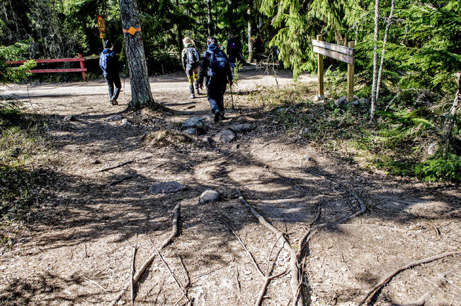 Suosi merkittyjä reittejä ja noudata eri liikkumistapoja koskevia sääntöjä. Tarkista retkikohteesi liikkumisrajoitusalueet ja -ajat.