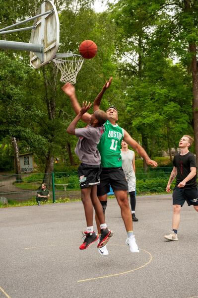 Yökorista Urheilupuistossa.