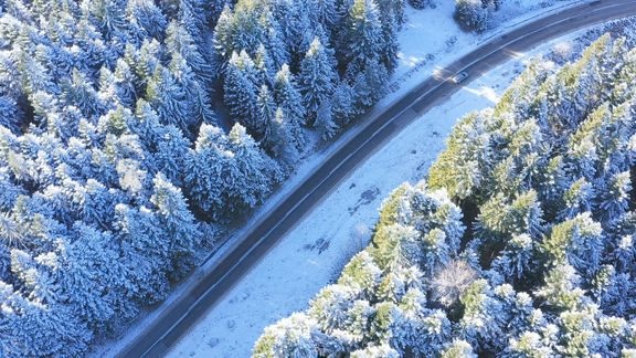 Sää voi muuttua nopeasti, joten talvirenkaiden vaihtoon on syytä ryhtyä pian etenkin, jos autoa tarvitsee säännöllisesti. 