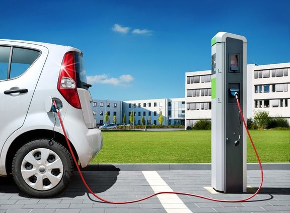 Sähköautojen latauspisteiden rakentamisavustuksiin on tälle vuodelle varattu 5,5 miljoonaa euroa. Rahat uhkaavat loppua jo keväällä.