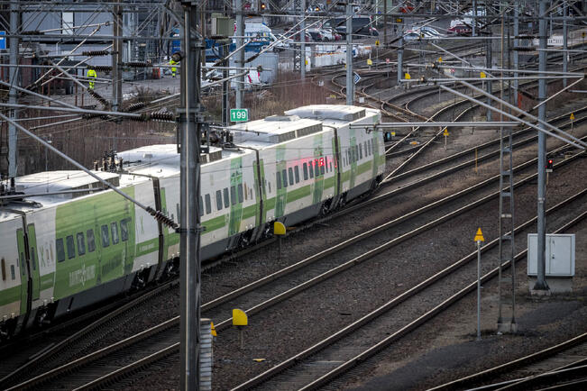 VR lisää junavuoroja Turun ja Helsingin välille ja laskee lipunhintoja.