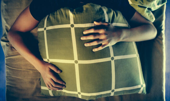 Valoisat ja lämpimät kesäillat voivat tehdä yöunen vaalimisesta mutkikasta.