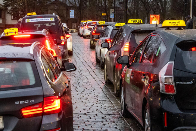 Varsinais-Suomessa Kela-kyytejä tarjoavat ensi vuoden alusta alkaen Taksi Helsinki Oy ja Menevä Oy.