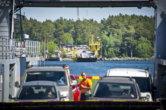 Prostvikin lauttarannalla Paraisilla rakennetaan keväällä ja alkukesästä varalauttalaituria.