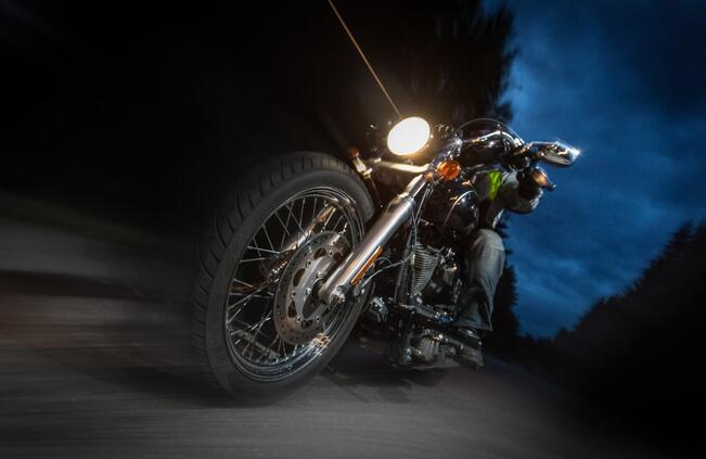 Moottoripyöräilyn turvallisuutta parantaa, kun moottoripyöräilijä sovittaa nopeutensa olosuhteisiin ja huomioi muun liikenteen.