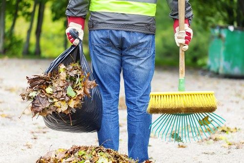 Perinteisoä kevättalkoita järjestetään taas pitkästä aikaa koronapandemian aiheuttaman tauon jälkeen. 