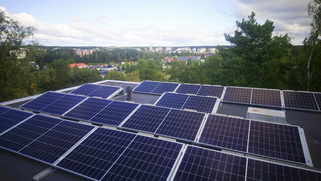 Erikokoisille aurinkovoimaloille kysellään nyt alustavia sähköliittymiä.