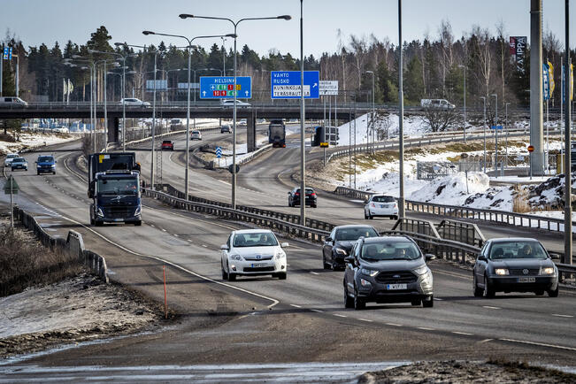 Ajokelit ovat keväisin usein huonompia kuin mitä päivän säätilannetta katsomalla niiden arvelisi olevan.