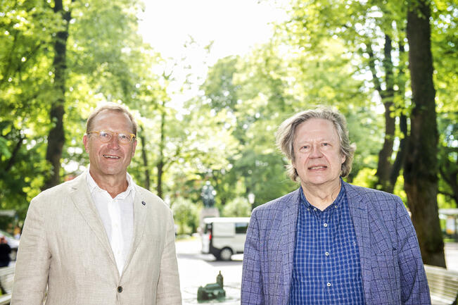 Petri Kirkkomäki (vas.) ja taiteellinen johtaja Folke Gräsbeck ovat järjestäneet Sibelius Korppoossa -festivaalia yhteistyössä jo yli kymmenen vuoden ajan. Gräsbeck on ollut alusta asti festivaalin taiteellinen johtaja.