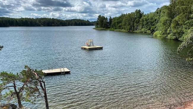 Brinkhallin uimaranta on saanut hyppytornin.