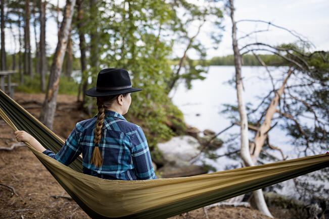 Kurjenrahkalla voi lauantaina 26. elokuuta testata suppailua ja glamping-telttaa, rentoutua riippukeinussa äänimaljan avulla tai lähteä luontopoluille koko perheen voimin. 