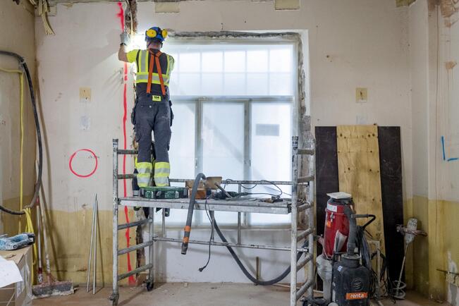 Suomalaista työmarkkinaa jäytää osapuolten eli työantajien ja työntekijöiden välinen epäluottamus.