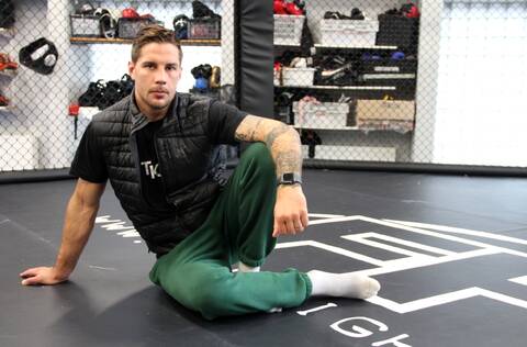 Olli Santalahti nauttii tilanteesta, jossa uran eteneminen on jälleen kiinni omista onnistumisista. – Nyt kaikki fokus on Cage Warriorsin mestaruusvyön tavoittelussa, hän sanoo.