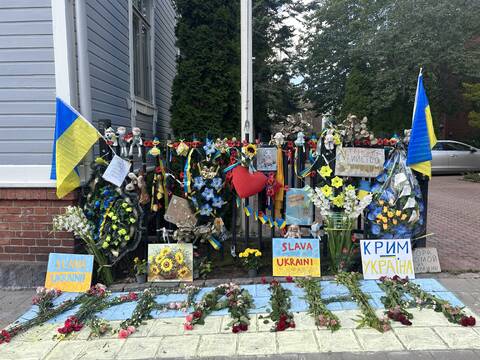 Ukraina-memoriaali siirretään konsulaatin sulkemisen jälkeen uuteen paikkaan, josta ilmoitetaan myöhemmin. 