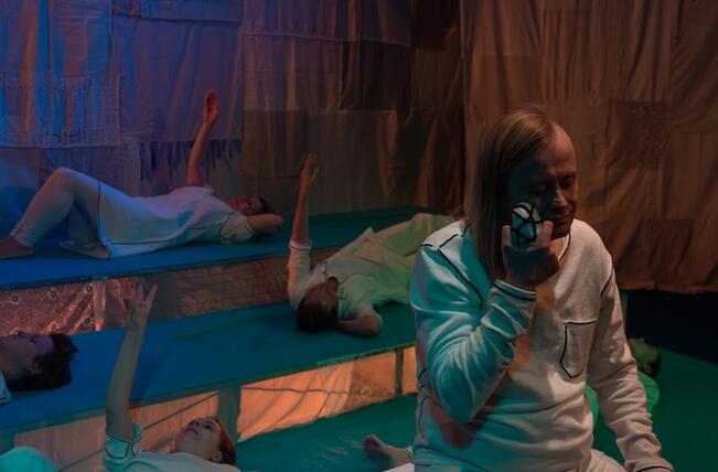 Seija Taskinen (ylh. vas.), Rei Räikkönen, Konsta Leskelä, Julia Virtanen ja Juki Rekko, edessä Janos Honkonen.