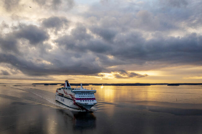 Tallink Silja tarjoaa kesätöitä maalla ja merellä.