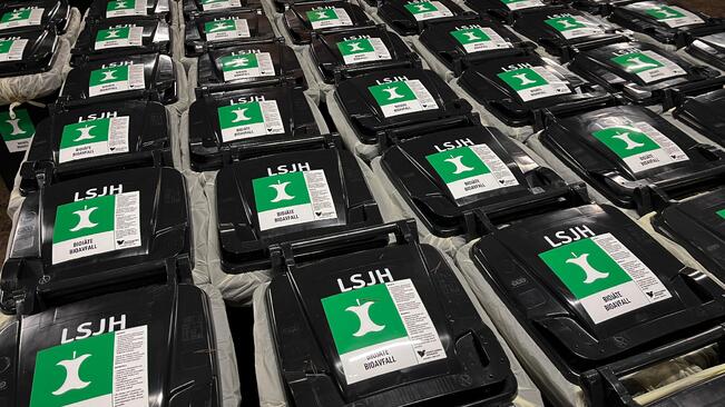 LSJH toimittaa vuoden loppuun mennessä alueen asukkaille noin tuhat uutta biojäteastiaa, joihin päätyvästä kotitalouksien biojätteestä valmistetaan biokaasua ja lannoitteita biokaasulaitoksessa.