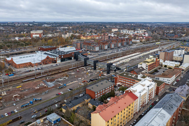 Logomon yleisötilaisuuksien pääsylippu toimii esitysiltoina myös Fölin matkalippuna.