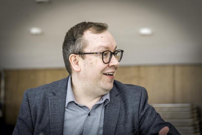 Nikke Isomöttönen on Mieskuoro Laulun Ystävien taiteellinen johtaja.