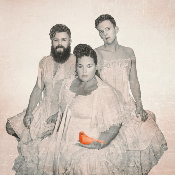 Ingemar Raukola (vas.), Daniela Franzell ja Samuel Karlsson.