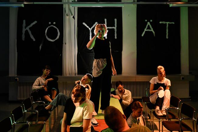 Marjanna Kaate (vas. takana), Juki Rekko, Milla Alvari, Sean Hynes, Maija Kaunismaa, Onerva Kivirauma, Essi Lahti (vas. edessä) ja Akseli Hakkarainen.