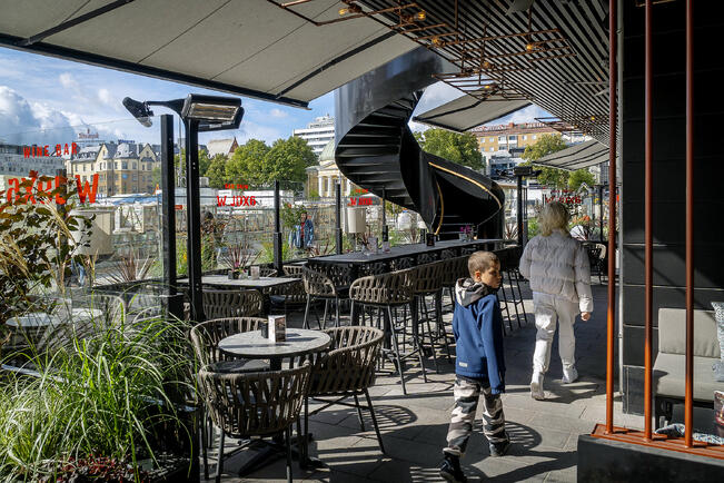 Viinibaari Axel W lopettaa toimintansa. Tilalle tulee Bar W.