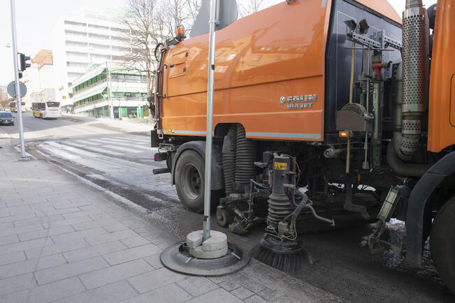 Korkeita pölypitoisuuksia esiintyy etenkin vilkkaiden pääväylien ja katujen varsilla.