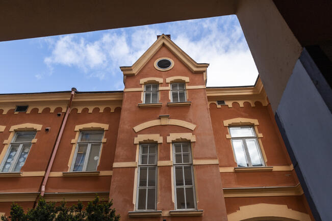 Galleria Aski on Taiteen talon kuvataiteilijoiden vapaa ja riippumaton näyttelytila.