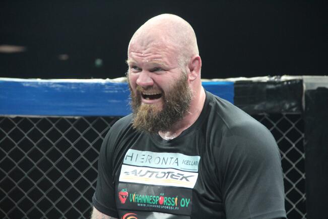 Toni Valtonen on lajilegenda, joka on nähty häkissä usein.