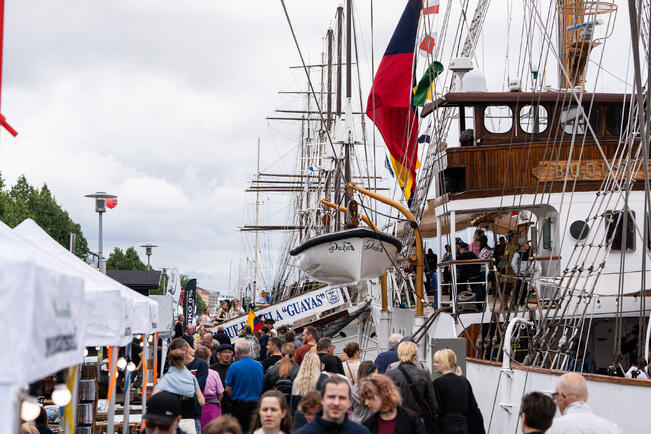 Ecuadorilainen kolmimastoparkki Guayas kiinnosti tapahtumakävijöitä.