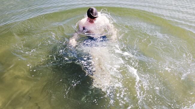 Jos kaikki Itämeren äärellä asuvat 90 miljoonaa ihmistä pulahtaisivat mereen, epätieteellisen laskelman mukaan merenpinta saataisiin kohoamaan alle parikymmentä mikrometriä. 