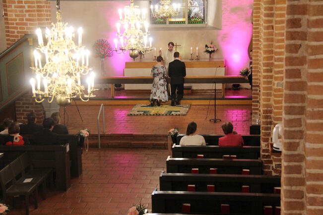 Hääyö-tapahtumia järjestetään eri puolilla Suomea. Kuva on Laitilan kirkosta.
