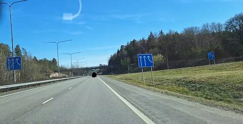 Kaistaopasteet E18 (vt 1) Jaanin eritasoliittymässä. 