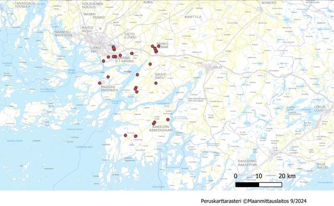 Kurtturuusua torjutaan näivettämällä Paimion, Kaarinan, Paraisten, Kemiönsaaren ja Sauvon alueella maanteiden varsilla.