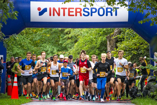 Ruissalojuoksu keräsi jälleen yli 900 eritasoista juoksuharrastajaa saareen.