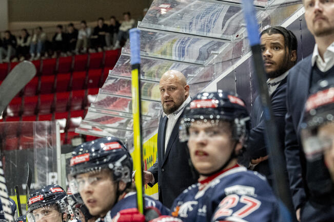 Tuto pelaa alkukaudesta paljon, mutta säästeliäästi kotona. Syyskuu kuluu pääasiassa reissussa.