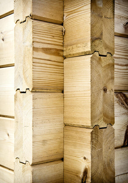 Liimahirsi ja perinteinen ristinurkka.