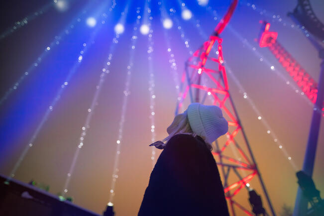 Hollantilaisen Michel Sukin Step into the Light on 30-metrinen valoympyrä.