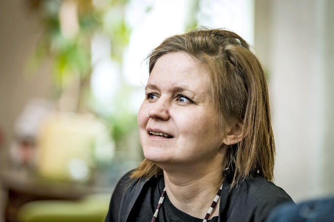 Nukketeatteritaiteilija Heini Maaranen.