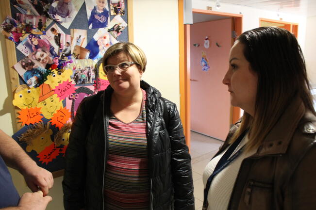 Pauliina Parhiala (vas.) ja Badiah Bajjali.m Kuva on vuodelta 2019