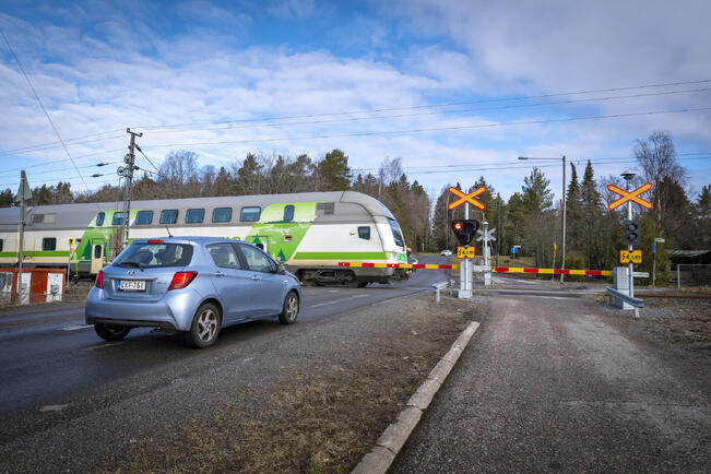 Valtion rataverkolla on enää alle 2 400 tasoristeystä.