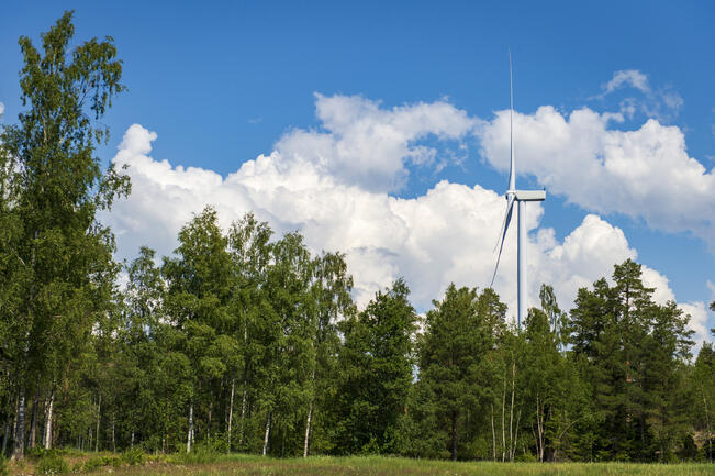 Tuulivoimala Lokalahdella.