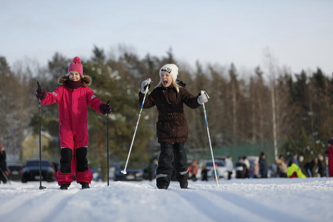 Impivaarassa pääsee hiihtokouluun.