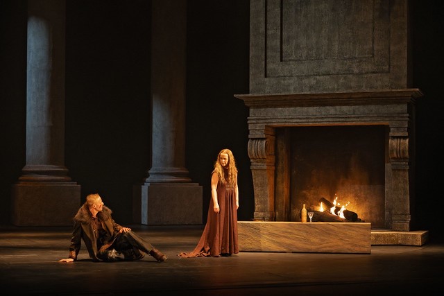 Macbeth-näytelmää esitetään kaupiunginteatterissa kevään ajan. 
