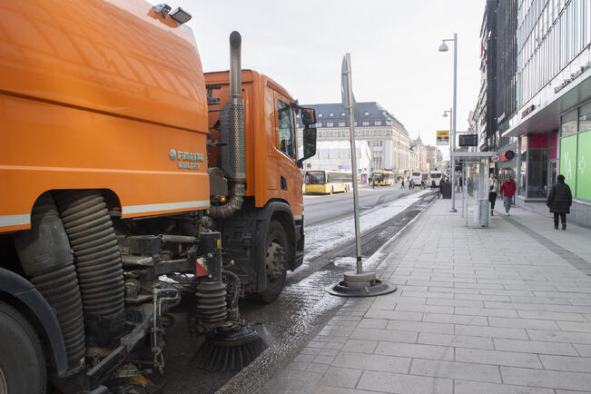 Katujen siivous on täydessä käynnissä Turussa. Kuva on viime keväältä.
