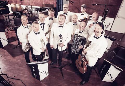 Sata vuotta täyttävä tanssiorkesteri Dallapé aloittaa kesän juhlakiertueensa Kultarannan puistokonsertilla Naantalin Musiikkijuhlilla.