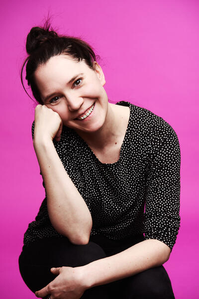 Jenna Kostetin romaanitrilogia ilmestyy seuraavan vuoden kuluessa.