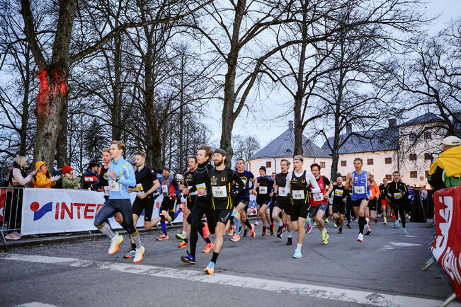 Aurajoen yöjuoksu järjestetään jo 13. kerran.