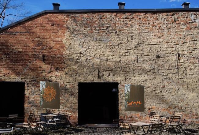 Luostarinkadun sisäpiha tuo mieleen Tallinnan Telliskiven.