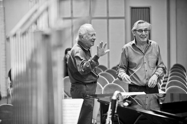 Säveltäjä Aulis Sallinen (vas.). 